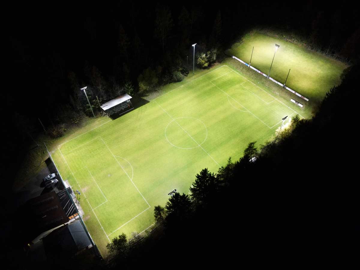 Read more about the article Flaurling sports field LED floodlighting replaces old planar floodlights
