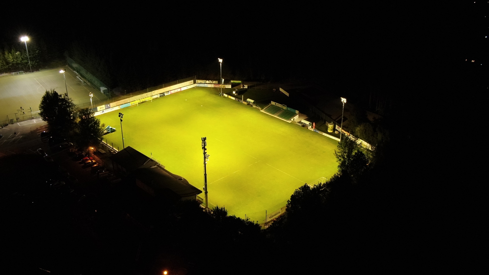 Read more about the article SV Telfs – environmentally friendly 3000K LED floodlighting for the sports field Emat