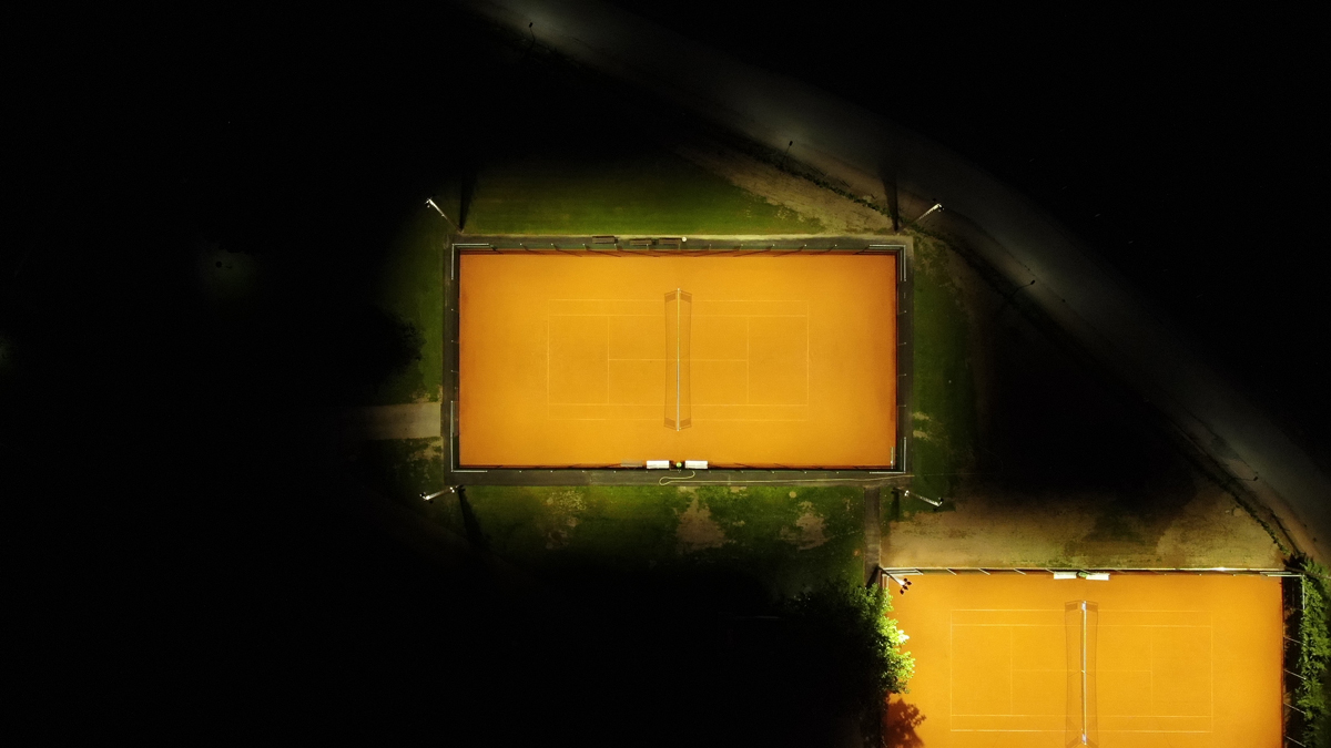 Mehr über den Artikel erfahren SmartArena beleuchtet die Tennisplätze des TC Traiskirchen!