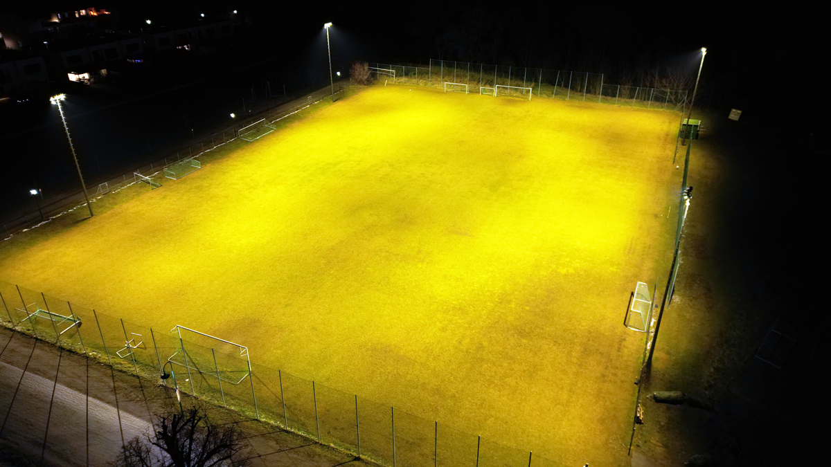 Mehr über den Artikel erfahren Der SV Wienerwald setzt auf eine nachhaltige SmartArena Flutlichtanlage: für perfekte Sicht und 50% weniger Stromverbrauch