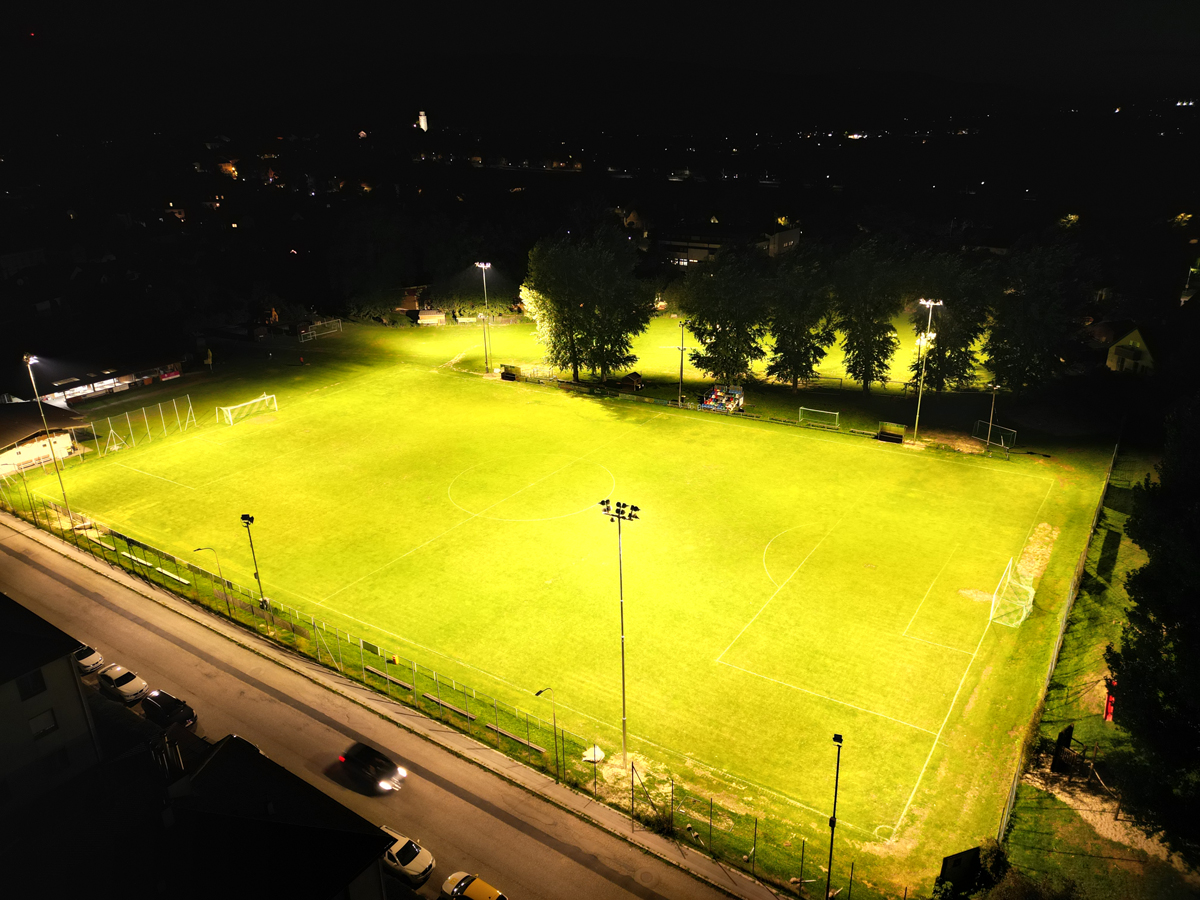 Mehr über den Artikel erfahren Sportstättenbeleuchtung im urbanen Raum: Intelligente LED-Flutlichtlösung von SmartArena beim USV St. Andrä-Wördern